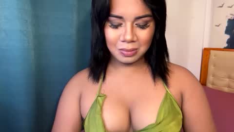 Snapshot of ur_cutiesthotasianxx chatting on November 14, 8:13 am Vee online show from November 14, 8:13 am