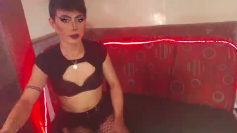 Snapshot of ur_dominatrix chatting on March 16, 4:40 am MISS ANNA online show from March 16, 4:40 am