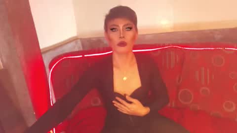 Snapshot of ur_dominatrix chatting on March 17, 5:11 am MISS ANNA online show from March 17, 5:11 am