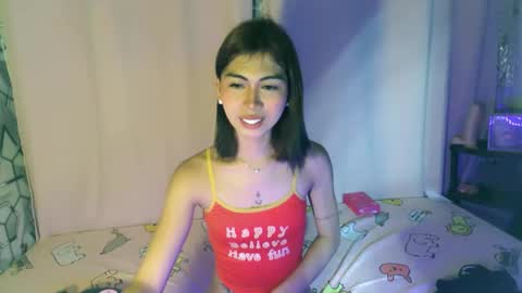 Snapshot of ur_extra_petite chatting on April 23, 6:36 am online show from April 23, 6:36 am