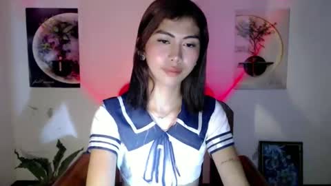Snapshot of ur_extra_petite chatting on May 11, 4:26 pm online show from May 11, 4:26 pm