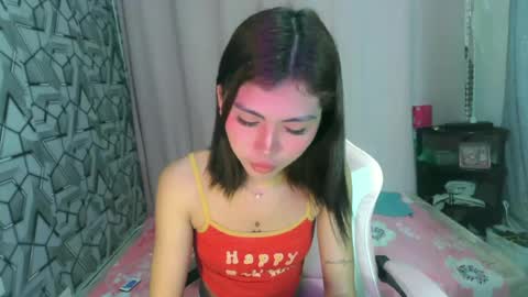 Snapshot of ur_extra_petite chatting on May 12, 9:12 pm online show from May 12, 9:12 pm