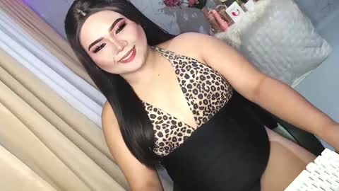 Snapshot of ur_greatest_obsession chatting on January 14, 3:39 pm KENDRA CUTIEE online show from January 14, 3:39 pm