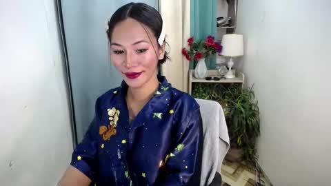 Snapshot of ur_hottest_girl chatting on January 8, 3:53 am ur_hottest_girl online show from January 8, 3:53 am