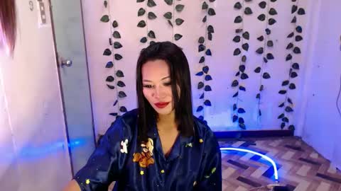 Snapshot of ur_hottest_girl chatting on January 15, 7:13 am ur_hottest_girl online show from January 15, 7:13 am