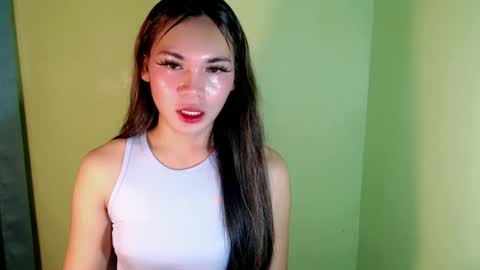 Snapshot of ur_innocent_girlx chatting on February 8, 7:04 am QUEENSY online show from February 8, 7:04 am