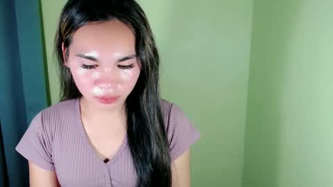 Snapshot of ur_innocent_girlx chatting on February 11, 6:30 am QUEENSY online show from February 11, 6:30 am