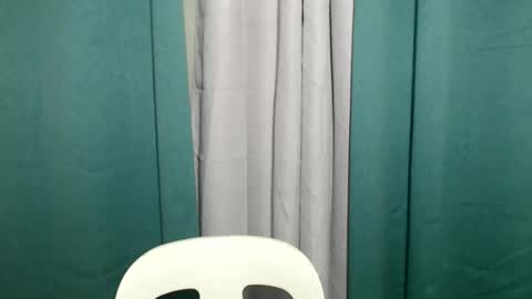 Snapshot of ur_innocent_girlx chatting on February 20, 12:19 am QUEENSY online show from February 20, 12:19 am