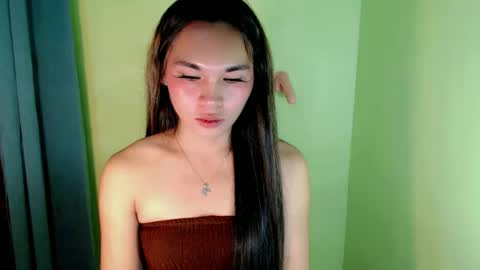 Snapshot of ur_innocent_girlx chatting on February 25, 5:47 pm QUEENSY online show from February 25, 5:47 pm