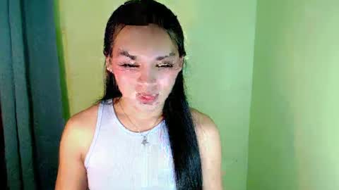 Snapshot of ur_innocent_girlx chatting on February 27, 3:05 pm QUEENSY online show from February 27, 3:05 pm