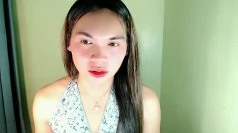 Snapshot of ur_innocent_girlx chatting on March 8, 6:21 am QUEENSY online show from March 8, 6:21 am