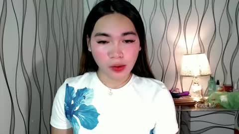 Snapshot of ur_innocent_girlx chatting on September 13, 10:15 am QUEENSY online show from September 13, 10:15 am