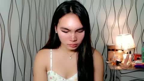 Snapshot of ur_innocent_girlx chatting on September 30, 12:37 am QUEENSY online show from September 30, 12:37 am