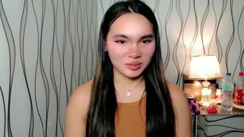 Snapshot of ur_innocent_girlx chatting on October 8, 4:43 am QUEENSY online show from October 8, 4:43 am