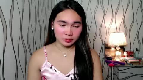 Snapshot of ur_innocent_girlx chatting on October 10, 6:45 am QUEENSY online show from October 10, 6:45 am