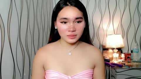 Snapshot of ur_innocent_girlx chatting on October 11, 2:11 am QUEENSY online show from October 11, 2:11 am