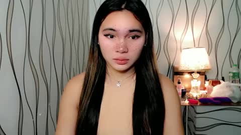 Snapshot of ur_innocent_girlx chatting on October 15, 4:34 am QUEENSY online show from October 15, 4:34 am