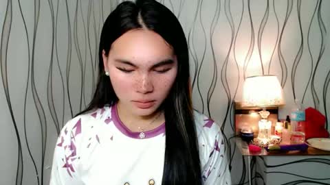 Snapshot of ur_innocent_girlx chatting on October 22, 3:40 am QUEENSY online show from October 22, 3:40 am