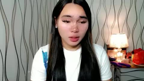 Snapshot of ur_innocent_girlx chatting on October 29, 12:46 am QUEENSY online show from October 29, 12:46 am