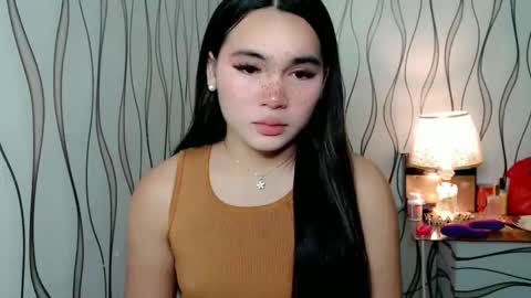 Snapshot of ur_innocent_girlx chatting on November 2, 3:09 am QUEENSY online show from November 2, 3:09 am