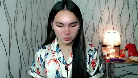 Snapshot of ur_innocent_girlx chatting on November 9, 11:47 pm QUEENSY online show from November 9, 11:47 pm