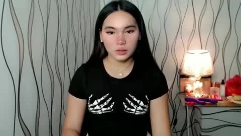 Snapshot of ur_innocent_girlx chatting on November 17, 1:11 am QUEENSY online show from November 17, 1:11 am