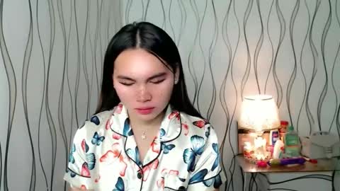 Snapshot of ur_innocent_girlx chatting on November 22, 9:25 pm QUEENSY online show from November 22, 9:25 pm