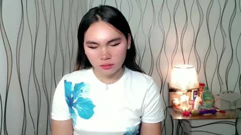 Snapshot of ur_innocent_girlx chatting on November 23, 11:10 am QUEENSY online show from November 23, 11:10 am