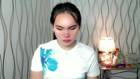 Snapshot of ur_innocent_girlx chatting on November 23, 11:15 pm QUEENSY online show from November 23, 11:15 pm