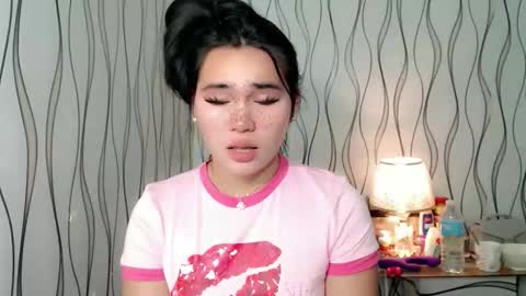 Snapshot of ur_innocent_girlx chatting on November 29, 1:25 pm QUEENSY online show from November 29, 1:25 pm