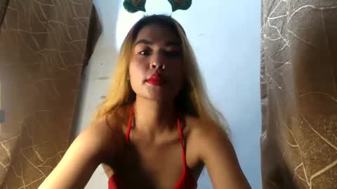 Snapshot of ur_perfectgirlmsa chatting on December 25, 5:47 pm Ms. A lets go pass or pvt show online show from December 25, 5:47 pm