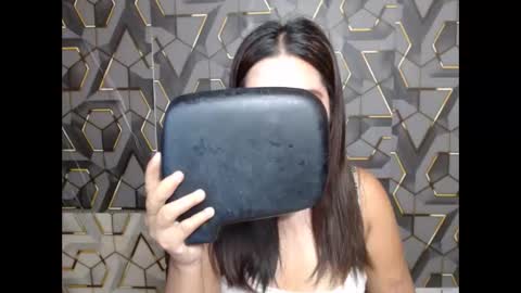 Snapshot of ur_prettychelsie18 chatting on June 10, 11:57 pm ur_prettychelsie18 online show from June 10, 11:57 pm