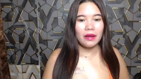 Snapshot of ur_prettychelsie18 chatting on June 12, 7:46 pm ur_prettychelsie18 online show from June 12, 7:46 pm