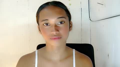 Snapshot of ur_sexyllie chatting on February 28, 7:48 pm Ellie online show from February 28, 7:48 pm