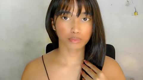 Ellie online show from April 12, 6:57 pm