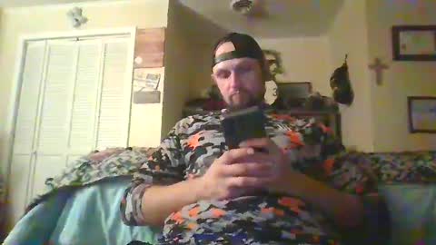 Snapshot of ur_zaddy4now chatting on February 13, 5:26 am ur_zaddy4now online show from February 13, 5:26 am