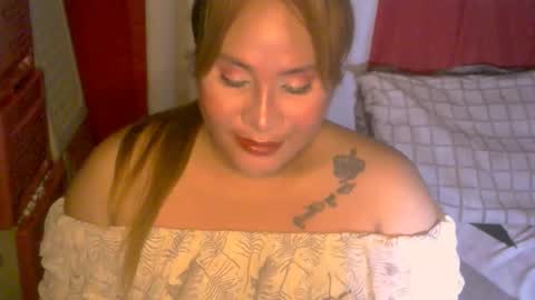 Snapshot of uramazingbomshel chatting on December 4, 3:32 pm pretitit micole online show from December 4, 3:32 pm