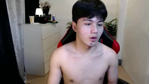 Snapshot of urasaintwink chatting on December 17, 8:59 pm Bran online show from December 17, 8:59 pm