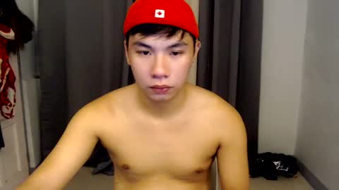 Snapshot of urasian_hardcockxx chatting on December 2, 7:25 am milly online show from December 2, 7:25 am