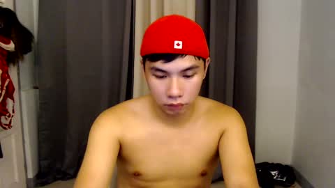 Snapshot of urasian_hardcockxx chatting on December 2, 10:28 am milly online show from December 2, 10:28 am