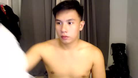 Snapshot of urasian_hardcockxx chatting on January 7, 9:18 am milly online show from January 7, 9:18 am