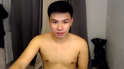 Snapshot of urasian_hardcockxx chatting on January 9, 6:59 am milly online show from January 9, 6:59 am