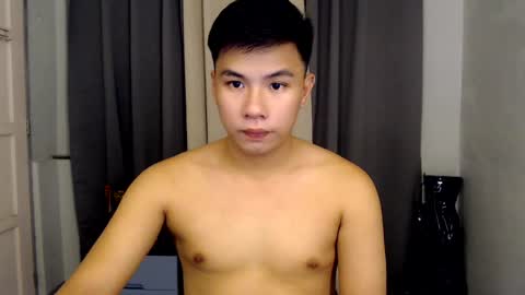 Snapshot of urasian_hardcockxx chatting on February 18, 7:43 am milly online show from February 18, 7:43 am