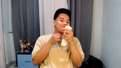 Snapshot of urasian_hardcockxx chatting on February 28, 8:09 am milly online show from February 28, 8:09 am