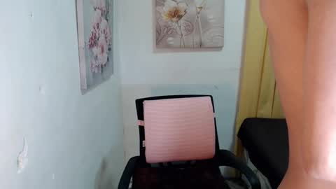 Snapshot of urasian_john20 chatting on October 29, 8:43 pm urasian_john20 online show from October 29, 8:43 pm