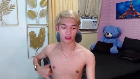 urasian_john20 online show from April 18, 1:20 am