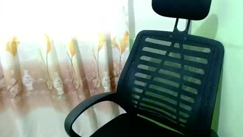 Snapshot of urasian_joy chatting on October 24, 8:11 am urasian_joy online show from October 24, 8:11 am