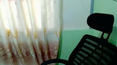 Snapshot of urasian_joy chatting on October 29, 5:53 am urasian_joy online show from October 29, 5:53 am