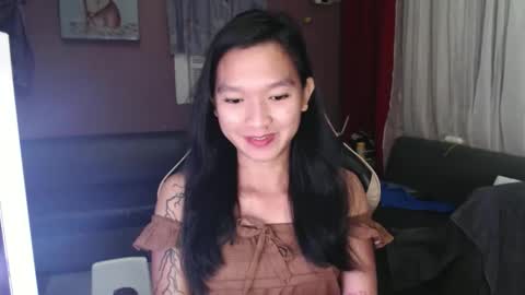 NEWRA  ALLISON online show from October 18, 8:09 pm