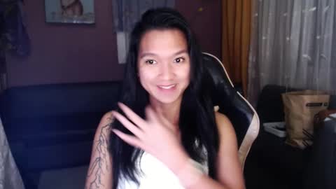 NEWRA  ALLISON online show from November 22, 6:40 pm